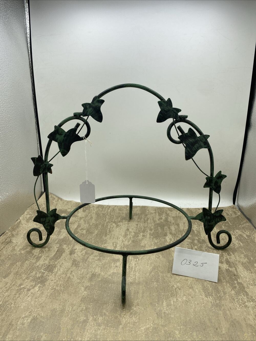 VINTAGE 9” Pyrex/Bowl—Metal Stand With Green Ivy Leaves